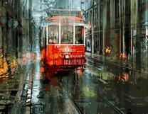 Красный трамвай на вечерней улице