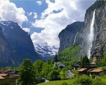 Город у подножия гор